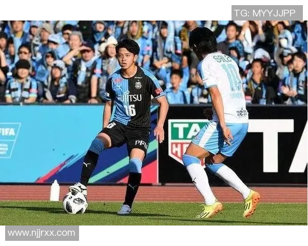 川崎山峰与磐田喜悦的激烈对决展现足球魅力与团队精神