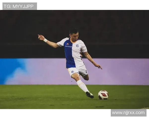 草蜢与卢加诺激战正酣谁能在这场较量中笑到最后