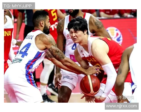 中国男篮迎战蓝队全力以赴争夺胜利展现团队精神与实力对决